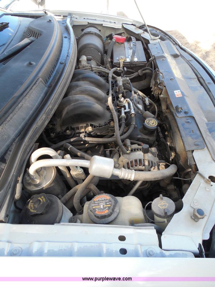 image for item I3390 2000 Ford Windstar SE van