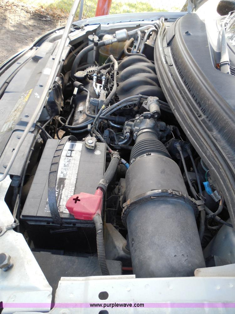 image for item I3390 2000 Ford Windstar SE van