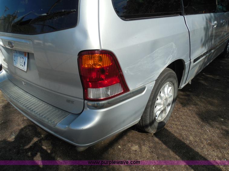 image for item I3390 2000 Ford Windstar SE van