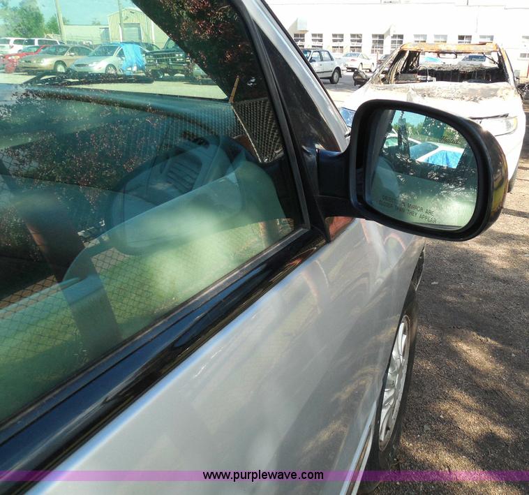 image for item I3390 2000 Ford Windstar SE van