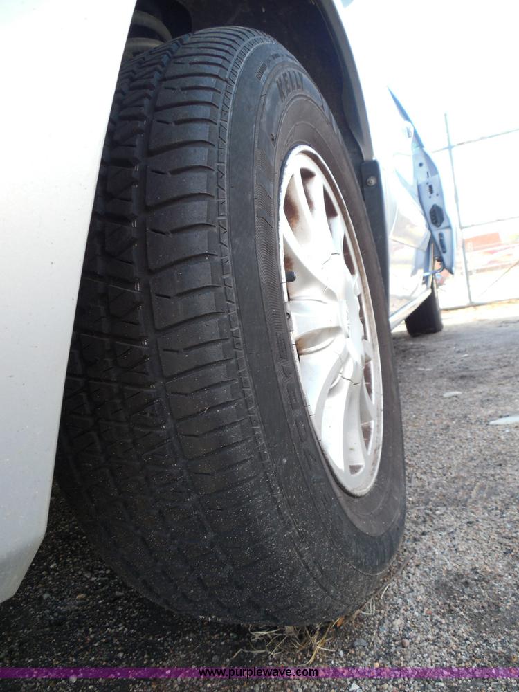 image for item I3390 2000 Ford Windstar SE van