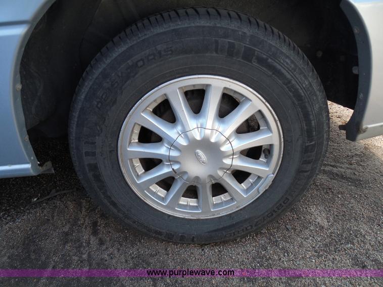 image for item I3390 2000 Ford Windstar SE van