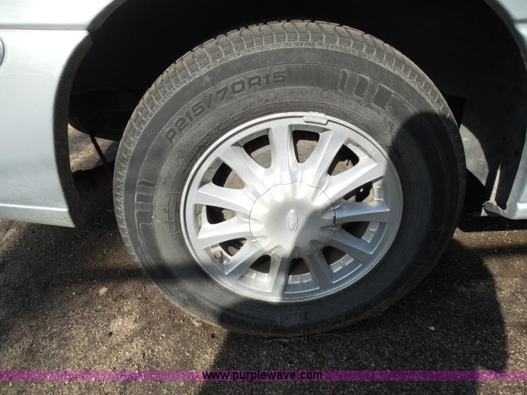 image for item I3390 2000 Ford Windstar SE van