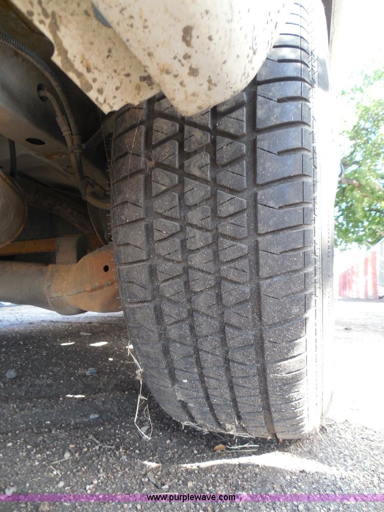 image for item I3390 2000 Ford Windstar SE van