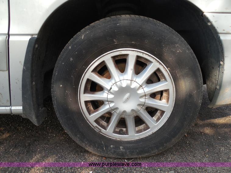 image for item I3390 2000 Ford Windstar SE van