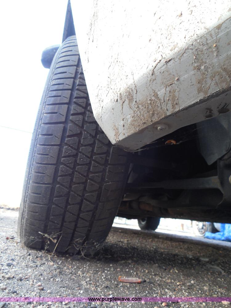 image for item I3390 2000 Ford Windstar SE van