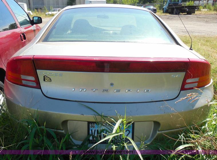 image for item I3392 2004 Dodge Intrepid SE