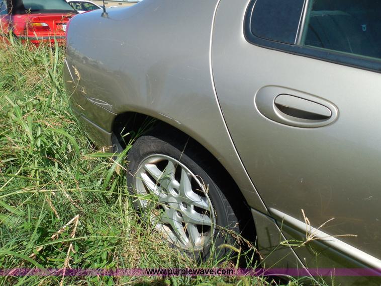 image for item I3392 2004 Dodge Intrepid SE