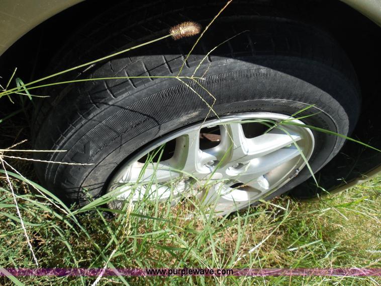 image for item I3392 2004 Dodge Intrepid SE