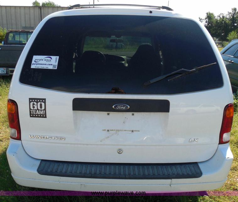 image for item I3425 2003 Ford Windstar LX van