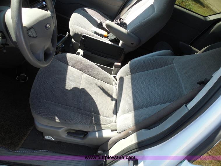 image for item I3425 2003 Ford Windstar LX van