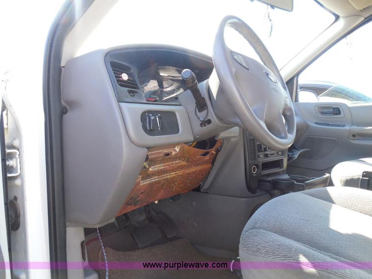 image for item I3425 2003 Ford Windstar LX van