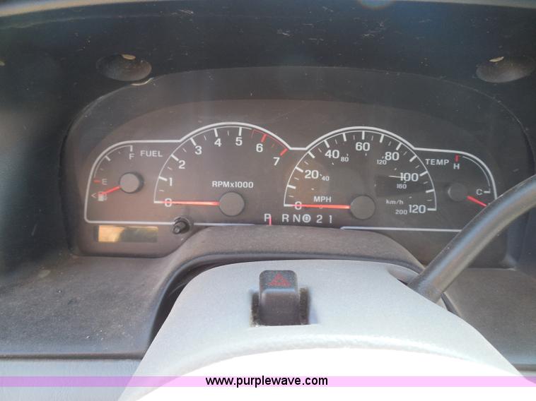 image for item I3425 2003 Ford Windstar LX van