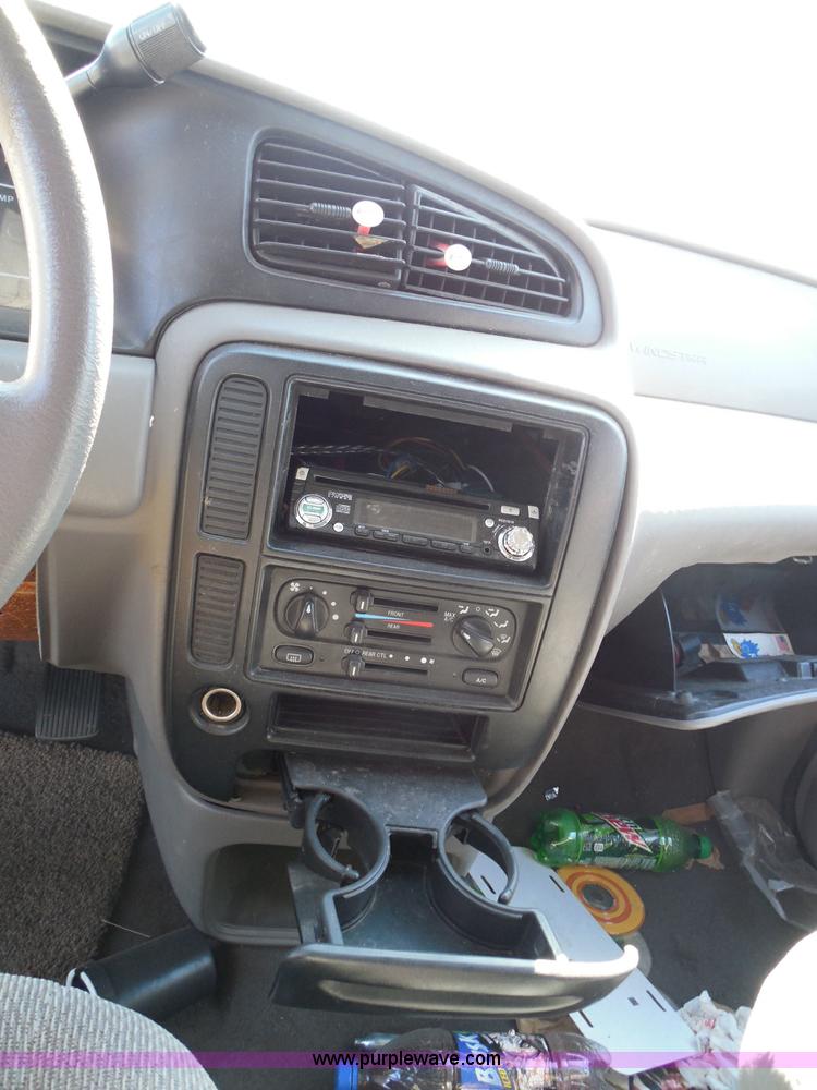 image for item I3425 2003 Ford Windstar LX van