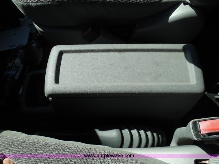 image for item I3425 2003 Ford Windstar LX van