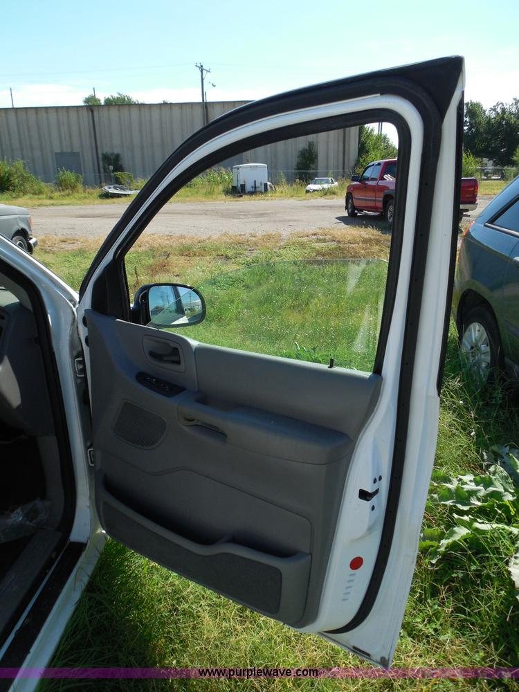 image for item I3425 2003 Ford Windstar LX van