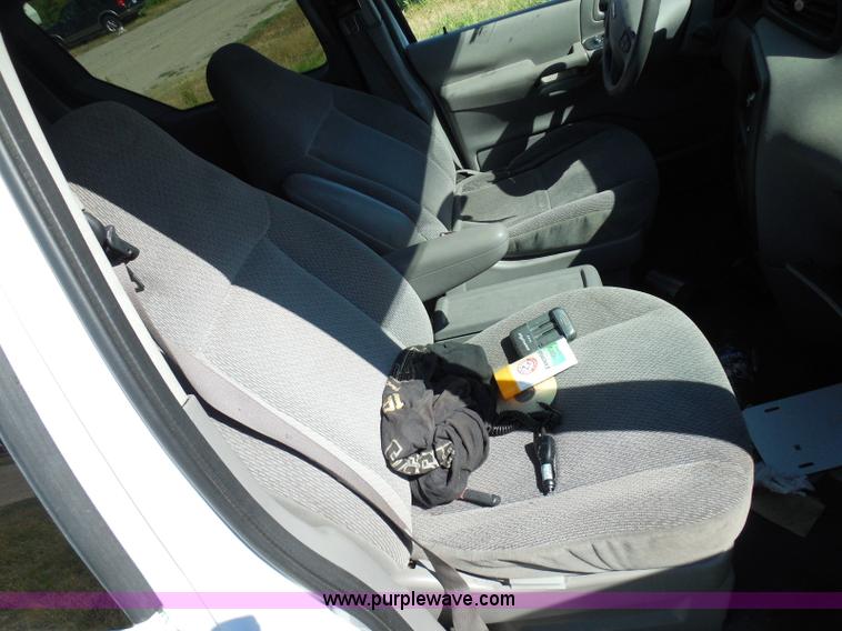 image for item I3425 2003 Ford Windstar LX van