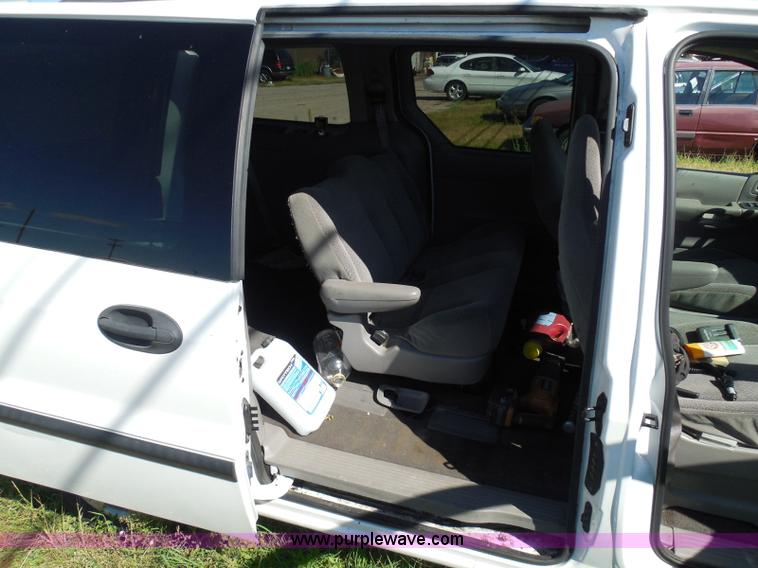 image for item I3425 2003 Ford Windstar LX van