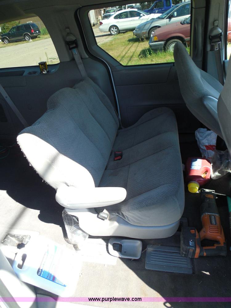 image for item I3425 2003 Ford Windstar LX van