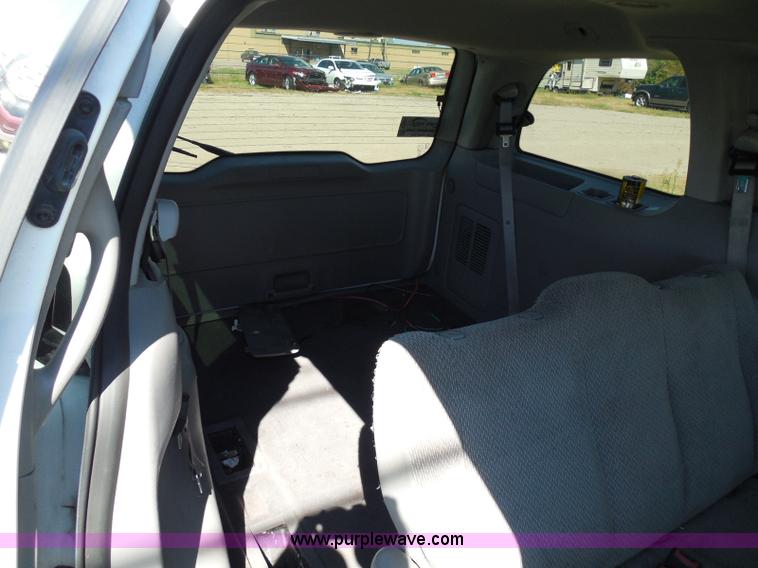 image for item I3425 2003 Ford Windstar LX van