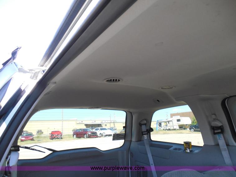 image for item I3425 2003 Ford Windstar LX van