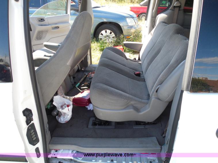 image for item I3425 2003 Ford Windstar LX van
