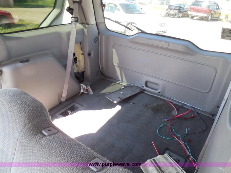 image for item I3425 2003 Ford Windstar LX van