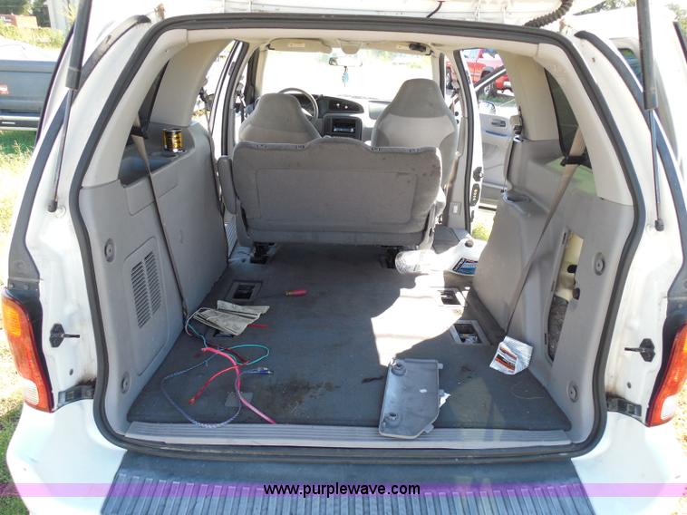 image for item I3425 2003 Ford Windstar LX van