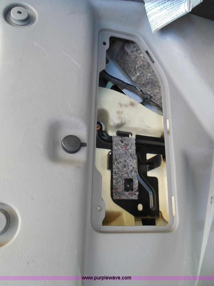 image for item I3425 2003 Ford Windstar LX van