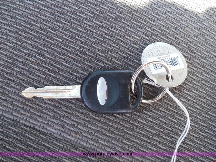 image for item I3425 2003 Ford Windstar LX van