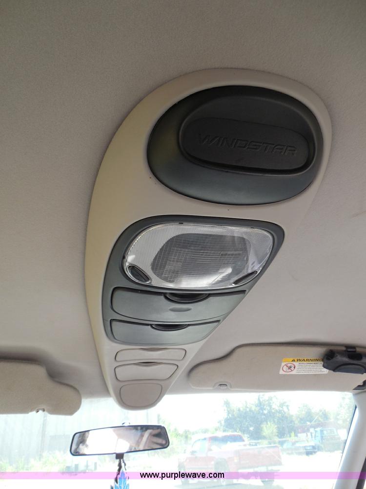 image for item I3425 2003 Ford Windstar LX van