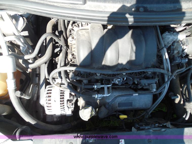 image for item I3425 2003 Ford Windstar LX van