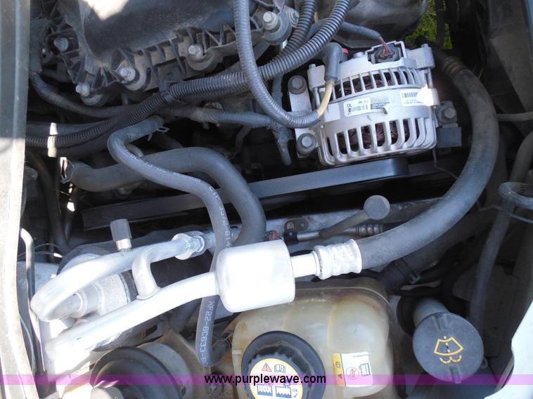 image for item I3425 2003 Ford Windstar LX van