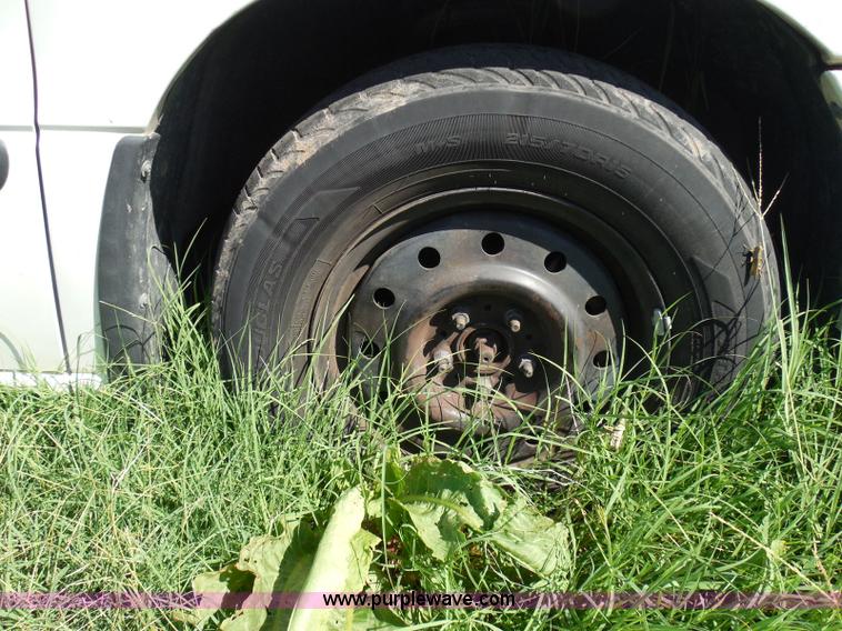 image for item I3425 2003 Ford Windstar LX van