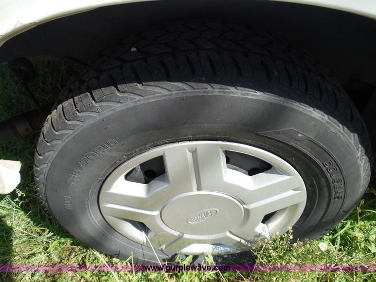 image for item I3425 2003 Ford Windstar LX van