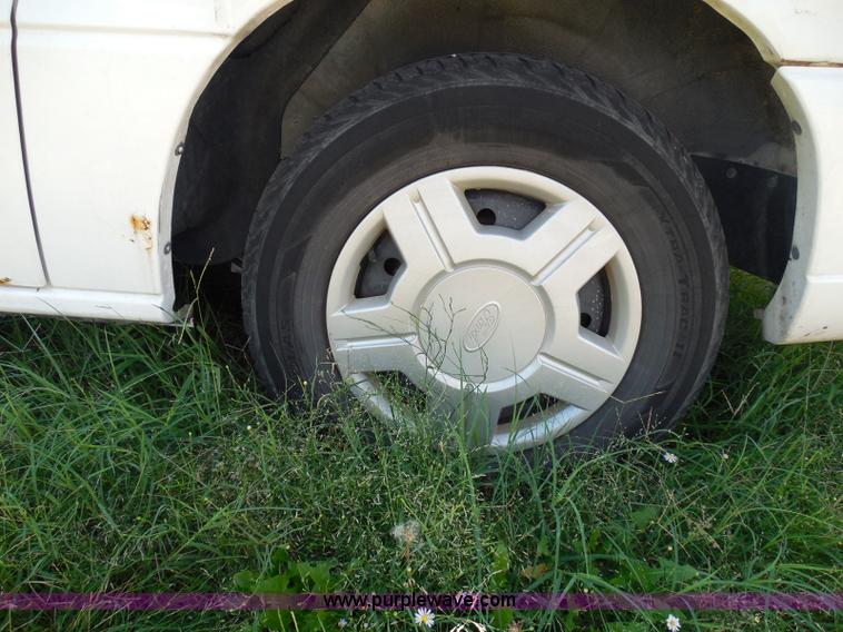 image for item I3425 2003 Ford Windstar LX van