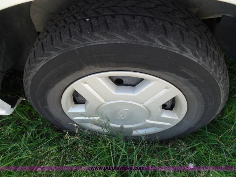 image for item I3425 2003 Ford Windstar LX van