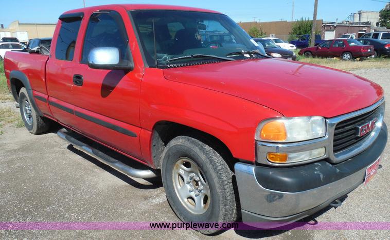 image for item I3426 2001 GMC Sierra 1500 SL Ext. Cab pickup truck