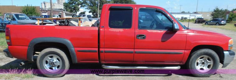 image for item I3426 2001 GMC Sierra 1500 SL Ext. Cab pickup truck