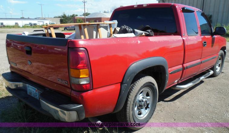 image for item I3426 2001 GMC Sierra 1500 SL Ext. Cab pickup truck