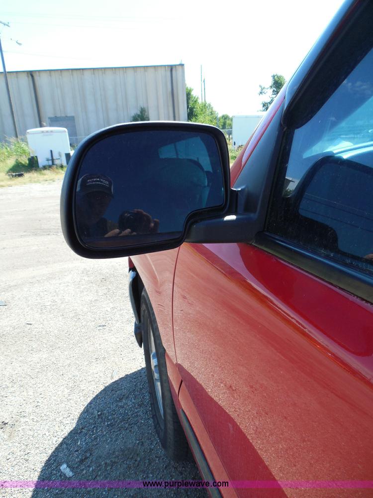 image for item I3426 2001 GMC Sierra 1500 SL Ext. Cab pickup truck