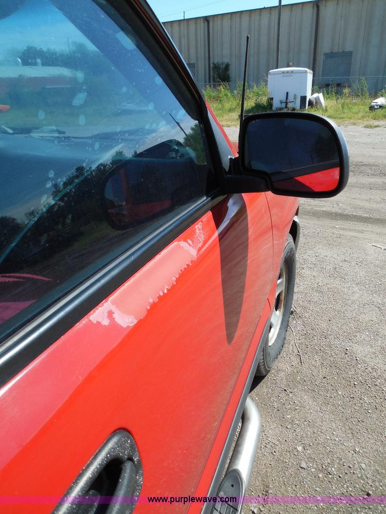 image for item I3426 2001 GMC Sierra 1500 SL Ext. Cab pickup truck