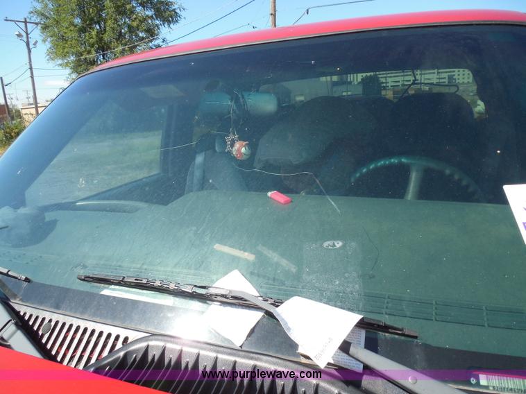 image for item I3426 2001 GMC Sierra 1500 SL Ext. Cab pickup truck