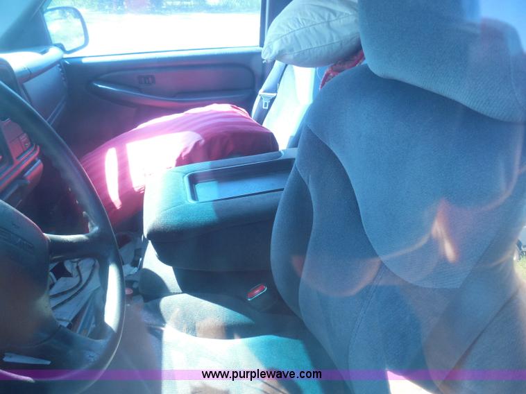 image for item I3426 2001 GMC Sierra 1500 SL Ext. Cab pickup truck