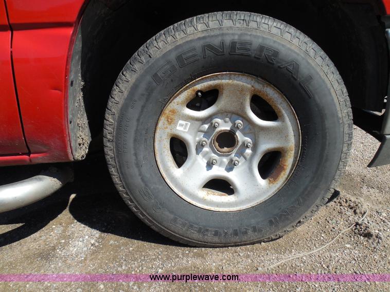 image for item I3426 2001 GMC Sierra 1500 SL Ext. Cab pickup truck