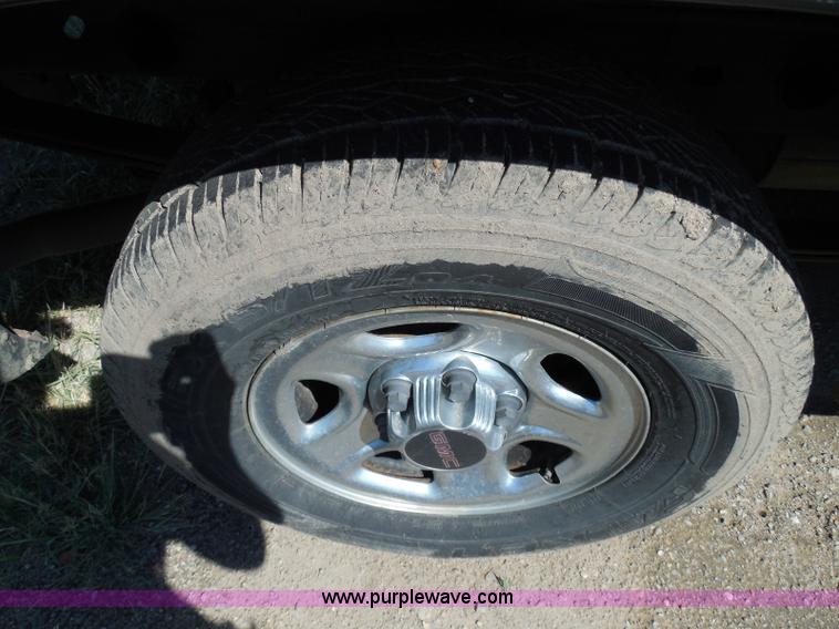 image for item I3426 2001 GMC Sierra 1500 SL Ext. Cab pickup truck