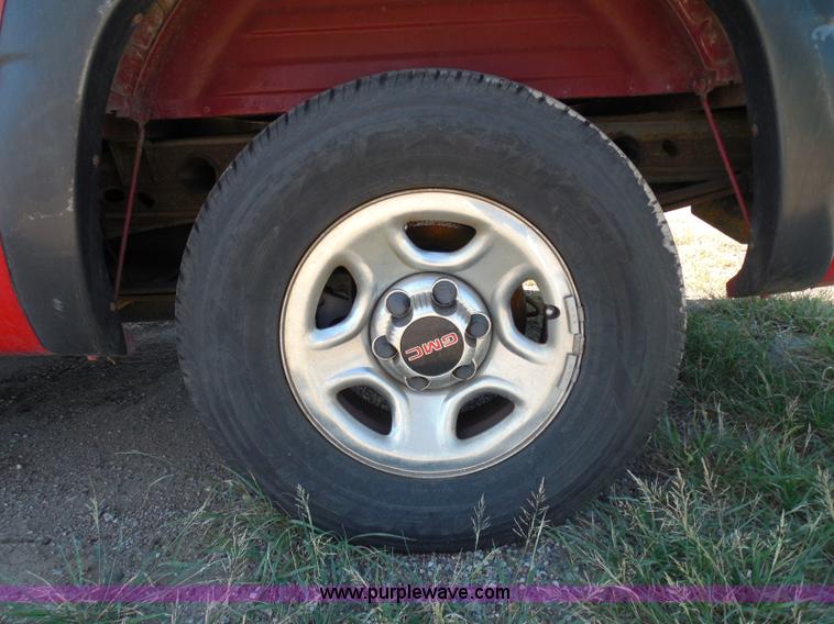 image for item I3426 2001 GMC Sierra 1500 SL Ext. Cab pickup truck