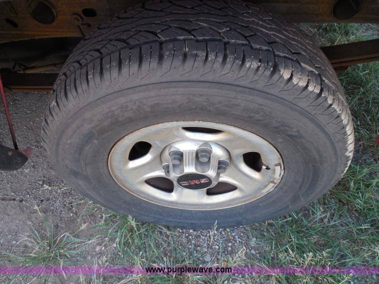 image for item I3426 2001 GMC Sierra 1500 SL Ext. Cab pickup truck