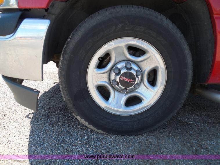 image for item I3426 2001 GMC Sierra 1500 SL Ext. Cab pickup truck