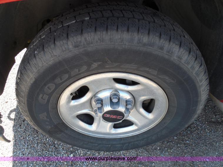 image for item I3426 2001 GMC Sierra 1500 SL Ext. Cab pickup truck